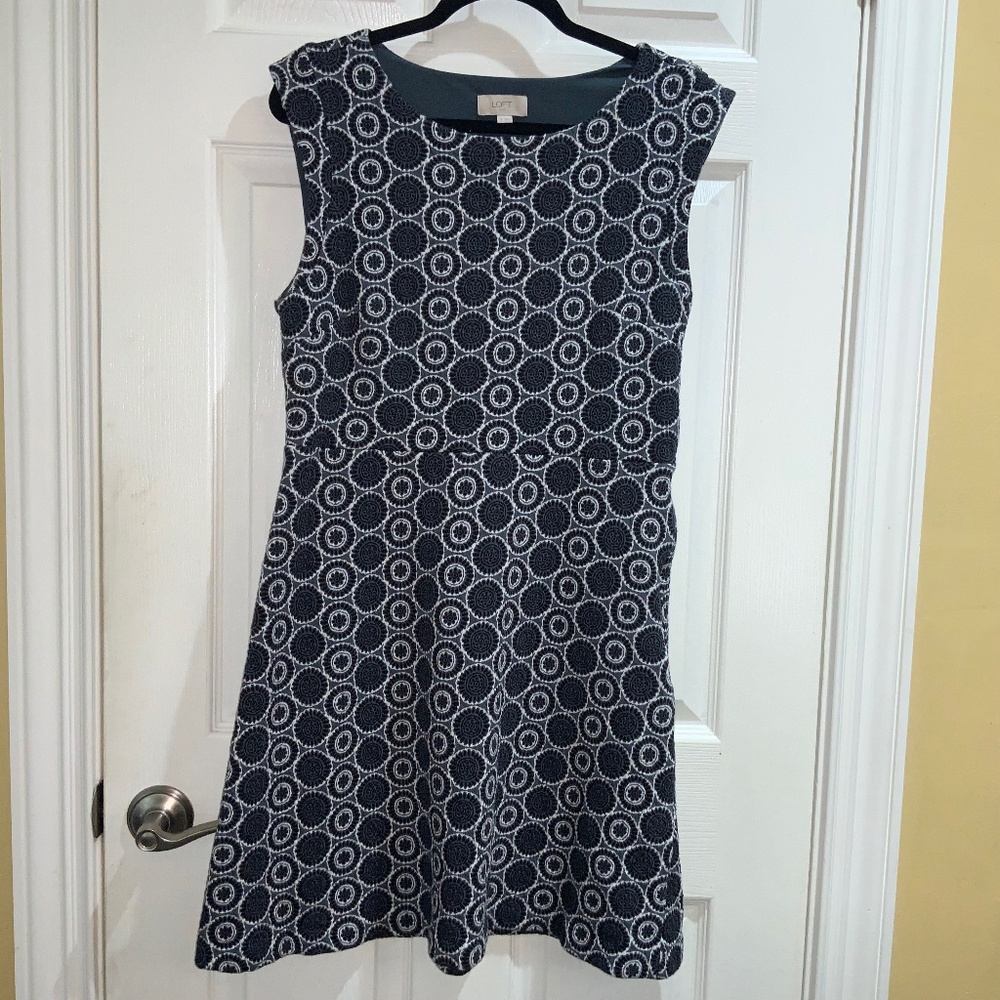 LOFT  Blue White medallion print A line dress Sz 12 stretch Sleeveless side zip